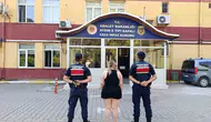 Jandarmanın Takibi Sonuç Verdi: 10 Yıl 2 Ay Hapis Cezasıyla Aranan Kadın Kuşadası’nda Kıskıvrak Yakalandı