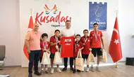 Kuşadası'nın Minik Güreşçilerinden Tarihi Başarı: Kupa ve Madalyalar Başkan Vekili Demirtaş'ı Gururlandırdı