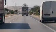 Sandıklı’da Sürücünün Unuttuğu Damper, 6 Metrelik Tabelayı Biçti