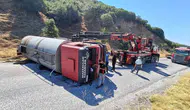Manisa yolunda korkutan kaza: Tanker devrildi, trafik kilitlendi