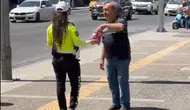 Kandil Gecesinde Yürekleri Isıtan Jest: İzmir'de Trafik Polisinden Anlamlı İkram