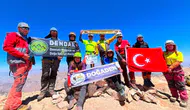 Denizlili dağcılar Türkiye’nin çatısında: 19 saatlik dev mücadele zaferle bitti