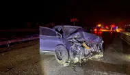 Manisa'da gece yarısı dehşeti: Refüjü aşan araç karşı şeride uçtu