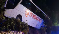 Manisa yolunda gece yarısı dehşeti: Yolcu otobüsü şarampole uçtu