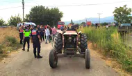 Turgutlu'da tarım işçilerini taşıyan traktör faciasının eşiğinden dönüldü
