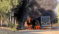 Dalaman yolunda alevli kabus: Belediye aracı hurdaya döndü