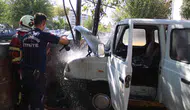 Aydın'da park halindeki araç alevlere teslim oldu: Kamyonet hurdaya döndü