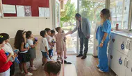 Miniklerin dünyasına yakın markaj: İlçe Milli Eğitim Müdürü’nden okul ziyareti