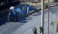 Eşme’de dehşet anları kamerada: Traktörle otomobil çarpıştı