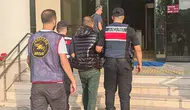 İzmir'de JASAT operasyonu: 60 suç dosyası olan firari adalete teslim edildi