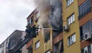 Denizli'de apartman yangını: Yatalak hastanın da aralarında bulunduğu iki kişi hastanelik oldu