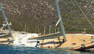 Bodrum açıklarında gece yarısı dehşeti: Kayalıklara çarpan lüks gulet yan yattı