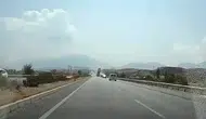 Denizli trafiğini birbirine kattı: Açık unutulan dorse EDS direğini devirdi