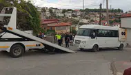 Yatağan'da korku dolu anlar: Park halindeki minibüs garaja daldı