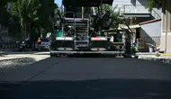Salihli’de Çiçek Caddesi’ne konforlu ulaşım için 3 bin ton asfalt