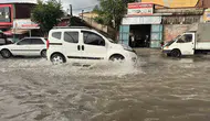Uşak’ta akşam kabusu: Sağanak ve dolu trafiği kilitledi