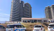 Emeğinin karşılığını alamayan işçiler çatıya çıktı: Denizli'de rezidans inşaatında kriz