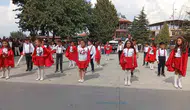 Sarıgöl'de ders zili coşkuyla çaldı: Öğrencilerin performansı ayakta alkışlandı