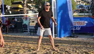 Bodrum’un plajlarında voleybol rüzgarı: 16 takım şampiyonluk için ter döküyor