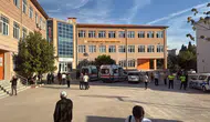 Turgutlu'da okul önünde silah sesleri: Veliler ve polis karşı karşıya geldi