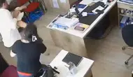 Bornova'da korku dolu anlar: Muhtarın müdahalesi minik çocuğa nefes oldu