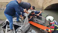 Karacasu'da dehşet anları: Kontrolden çıkan araç uçuruma yuvarlandı