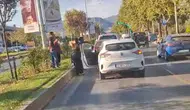 Menteşe’de trafik kilitlendi: Üç araç birbirine girdi