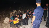 Çeşme'de Gece Yarısı Operasyonu: Kayalık Arazide Mahsur Kalan 18 Göçmen Kurtarıldı
