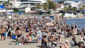 Didim'de takvimler ekimi gösterse de yaz bitmedi: Sahiller doldu taştı