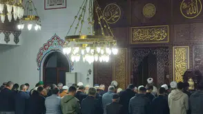 Efeler'de manevi buluşma: Sabahın ilk ışıklarıyla aynı safta buluştular