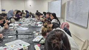 Gençlerin fırçasından Cumhuriyet aşkı: Seramik atölyesinde ay yıldız nöbeti