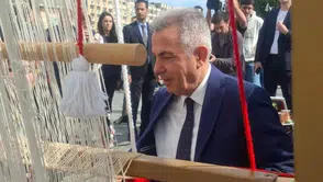 İzmir’de Cumhuriyet coşkusu tezgahta ilmek ilmek işleniyor