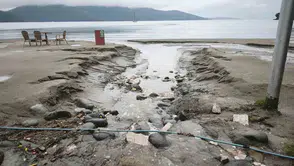 Muğla’da doğa felaketi: Sakin Kent’in gözde sahili kumlarını kaybetti