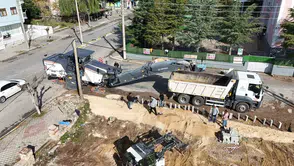 Bolvadin'de asfalt mesaisi: Ertuğrul Gazi Caddesi'nde değişim başladı