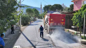 Alaşehir’de ulaşım çilesine asfaltlı çözüm: Üreticinin yüzü güldü