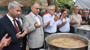 Manisa’da vefa sofrası: Şehit aileleri ve gaziler aşurede buluştu