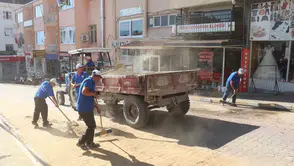 Bozdoğan’da doğalgaz mesaisi: Sokaklar tozdan arındırılıyor