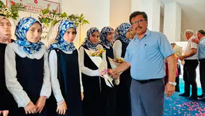 Küçük Hüsna’dan büyük başarı: Okul sırasına oturmadan hafız oldu