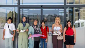 Yurdoğlu’nda mutfak bereketi: Anneler hem dertleşiyor hem de sofralarını kuruyor