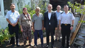 Bayındır’da anlamlı gün: Kaymakam Mete kahramanları evlerinde ziyaret etti