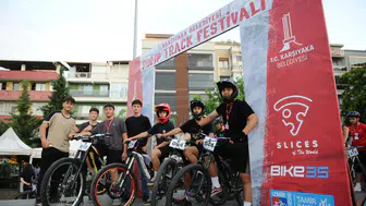 Karşıyaka Belediyesi’nden Türkiye’de bir ilk: Heyecan dolu pump track gece yarışı!