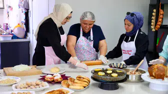 Bucalı kadınlar mutfakta hem öğreniyor hem üretiyor