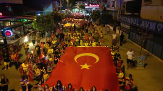 Dikili’de 30 Ağustos coşkusu meydanlara taştı