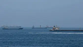 Umman açıklarında tanker 3 mühimmatla vuruldu