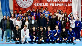 Afyonkarahisar'da curling heyecanı zirvede: Şimşek rüzgarı esti