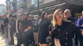 İzmir'deki eylemde skandal müdahale: Partililer gazetecilere basın kartı sordu