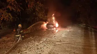 Pamukkale'de korku dolu anlar: Park halindeki araç küle döndü