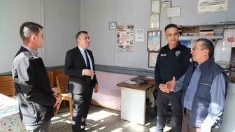 Demirci’de cuma mesaisi: Kaymakam Bayram esnafın kapısını çaldı