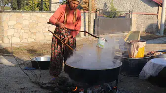 İmrallı’da odun ateşinde şifa mesaisi: Bağların bereketi kazana döküldü