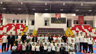 Karate minderinde Manisa fırtınası: 63 madalyayla gelen zafer